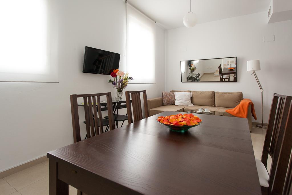 Apartamentos Diaber San Leandro Sevilla Zimmer foto