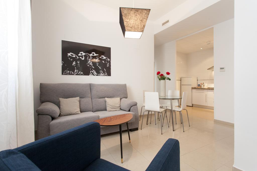 Apartamentos Diaber San Leandro Sevilla Zimmer foto