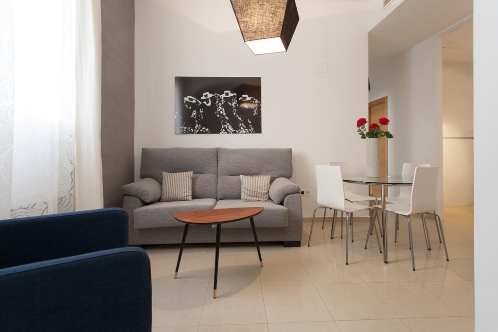 Apartamentos Diaber San Leandro Sevilla Zimmer foto