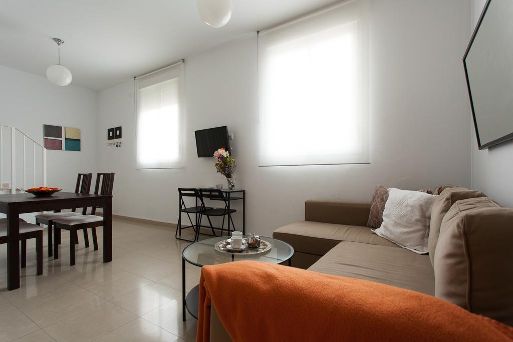 Apartamentos Diaber San Leandro Sevilla Zimmer foto