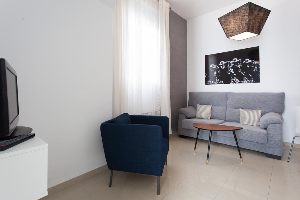 Apartamentos Diaber San Leandro Sevilla Zimmer foto